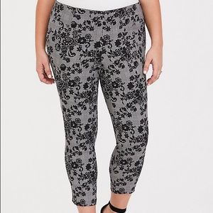 Torrid black and gray floral dress capris